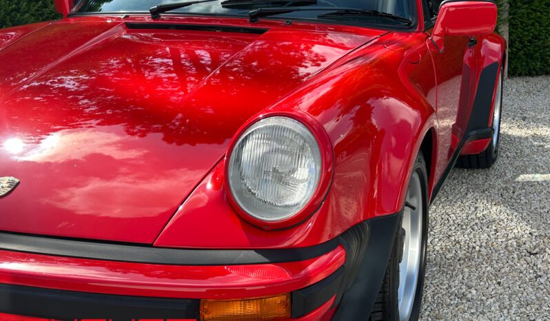 Porsche 911 Carrera 3.2 Turbo-Look 1988 complet