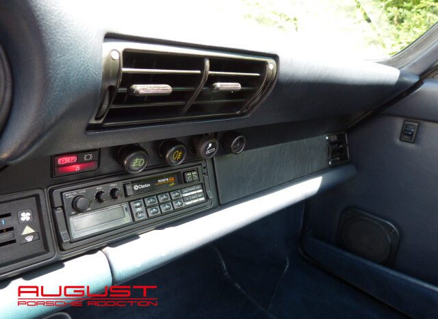 Porsche 911 Carrera  1987 complet