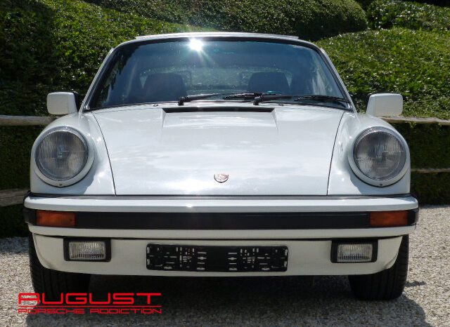 Porsche 911 Carrera  1987 complet