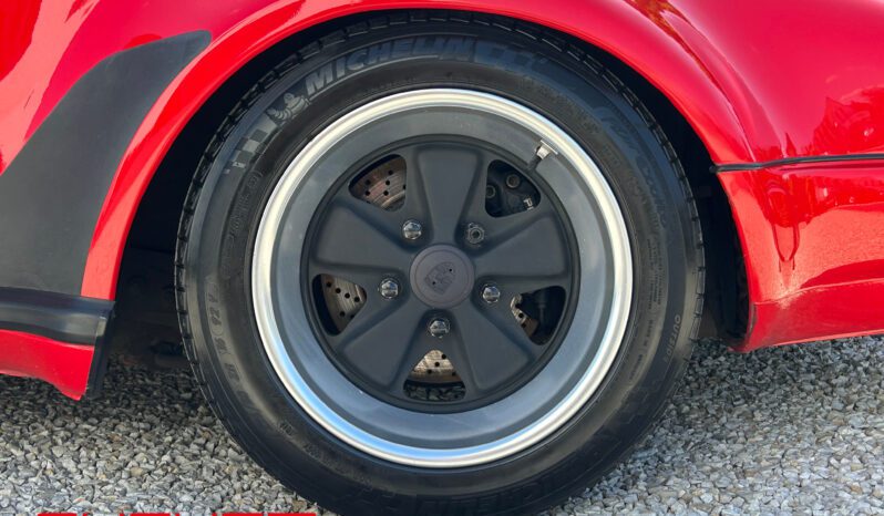 Porsche 911 Carrera 3.2 Turbo-Look 1985 complet