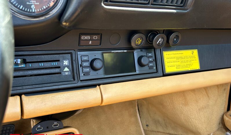 Porsche 911 Carrera 3.2 Turbo-Look 1985 complet