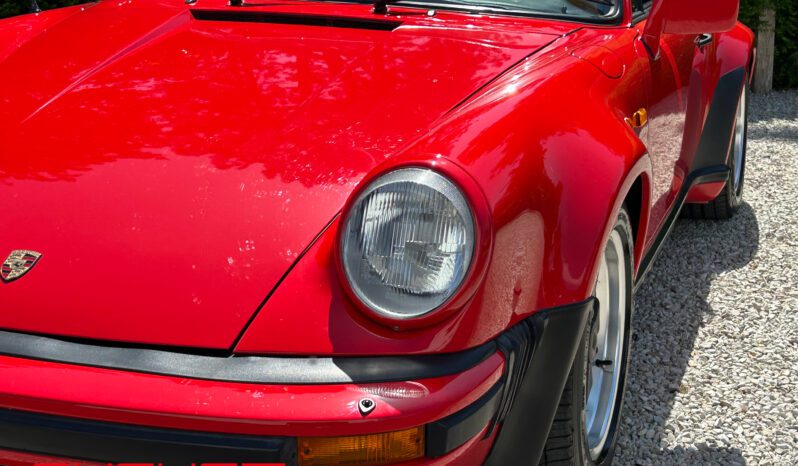 Porsche 911 Carrera 3.2 Turbo-Look 1985 complet