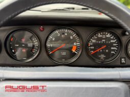 Porsche 911 Carrera 3.2 Cabriolet “Jubilé” 1988 complet