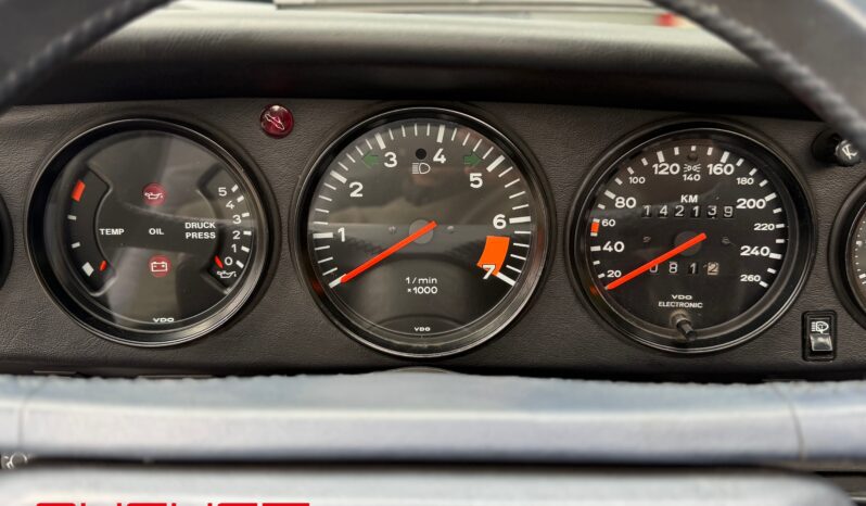 Porsche 911 Carrera 3.2 Cabriolet “Jubilé” 1988 complet