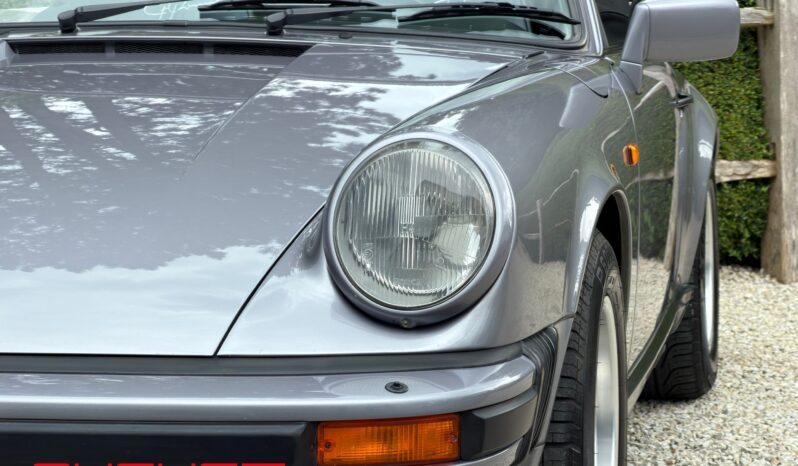 Porsche 911 Carrera 3.2 Cabriolet “Jubilé” 1988 complet