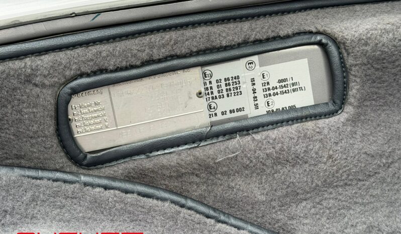 Porsche 911 Carrera 3.2 Cabriolet “Jubilé” 1988 complet